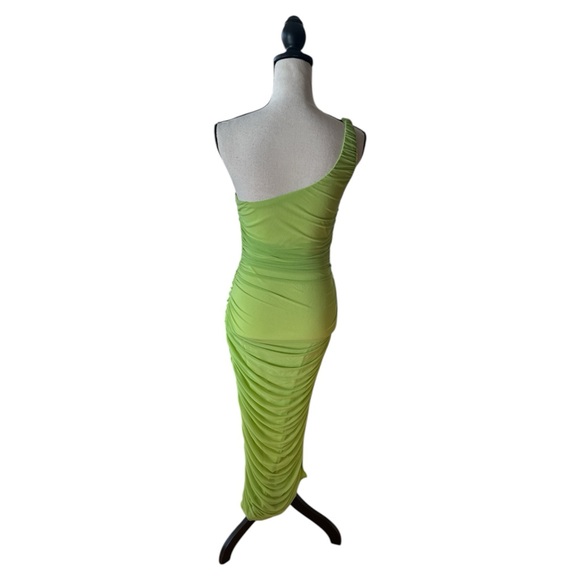 Elegant Lime Green One-Shoulder Dress - Picture 3 of 3